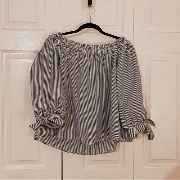 American Eagle Outfitters Tops - AE Off Shoulder Blouse